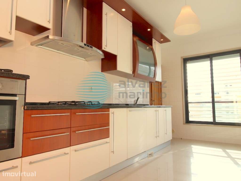 Apartamento T4, com 3 lugares de estacionamento, Parque das Nações-5
