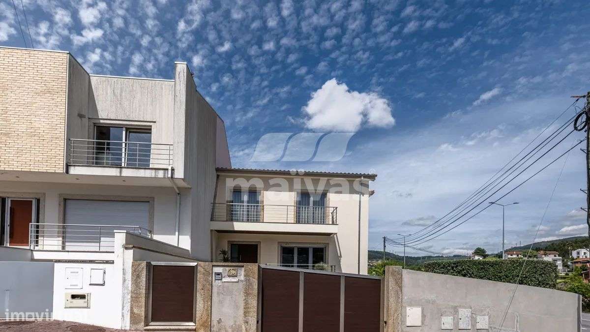 Moradia Gaveto T4-40