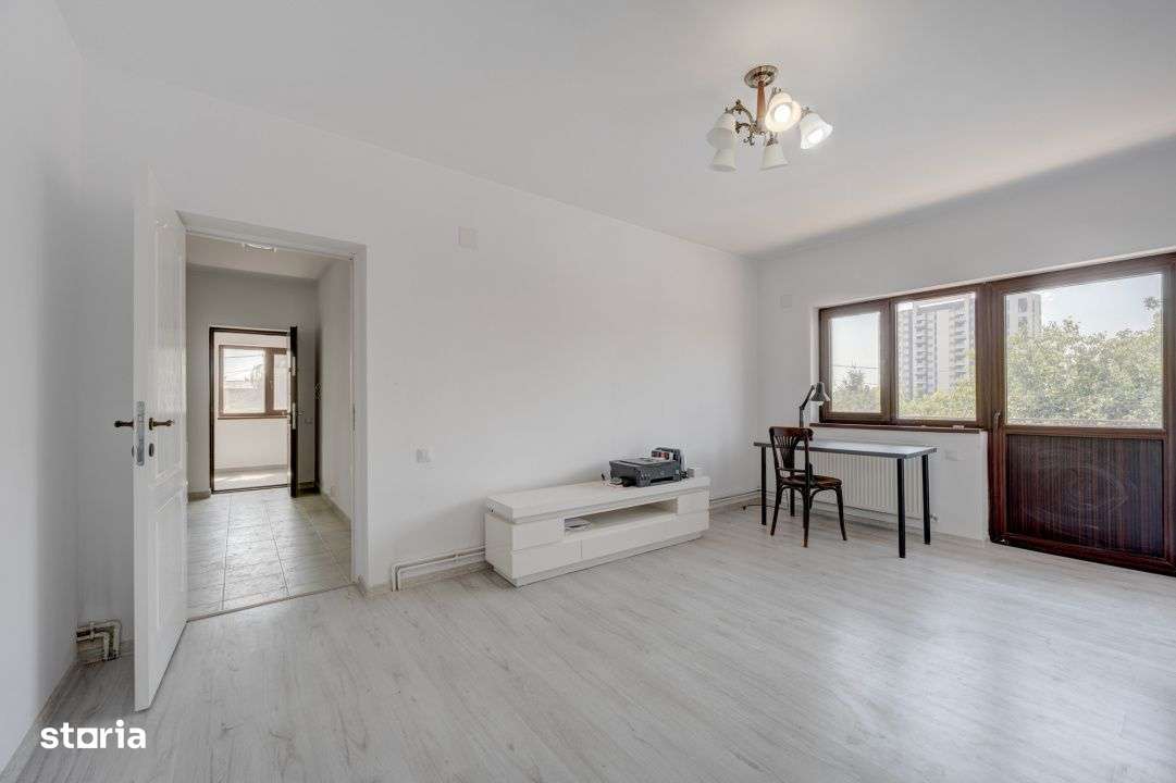 O proprietate imobiliara deosebita, formata din casa si mult teren!-10