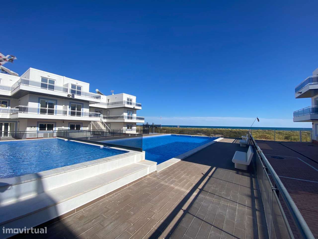 Condomínio Pés na Água T0 e T1 Duplex, na Praia da Lota, Algarve-13