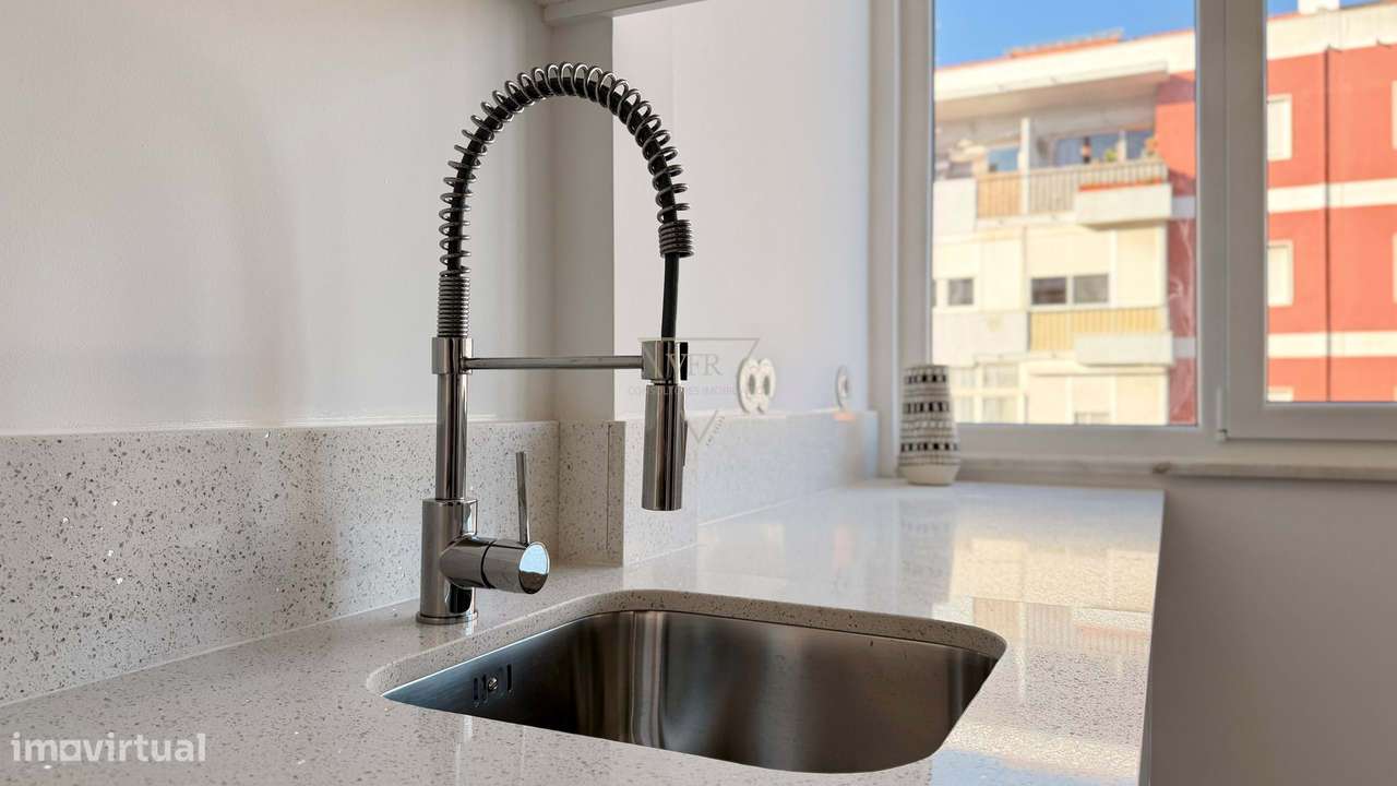 Apartamento T1 à venda na Parede, Cascais – Localização Exclusiva! - Grande imagem: 4/29