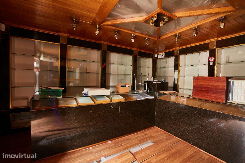 Prédio em zona da Alta - Grande imagem: 2/11