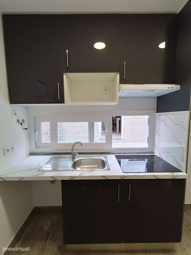 Apartamento de tipologia T1 situado no centro de Abrigada, Alenquer. - Grande imagem: 2/13