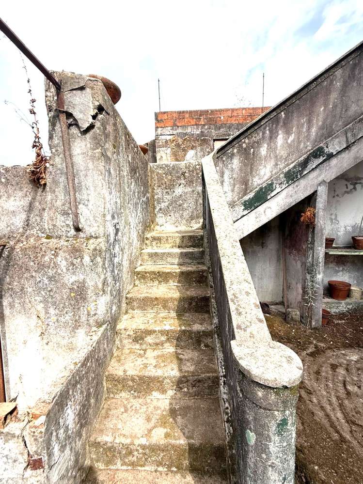 Moradia de Traça Apalaçada com Lojas  no Centro Histórico de Ovar-52