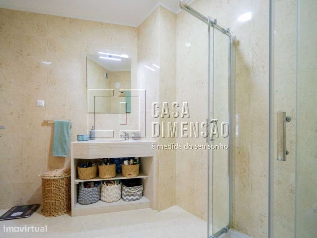 Apartamento de tipologia T2 na Serra de Carnaxide, como NOVO!!-37