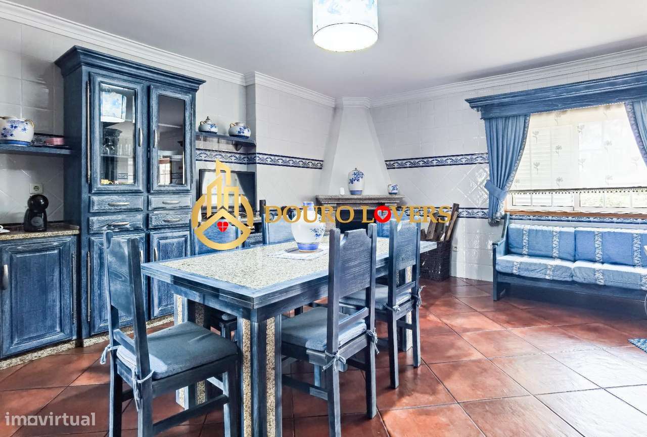 Moradia T4 com Piscina e Jardim em Ferreira - Paços de Ferreira-12