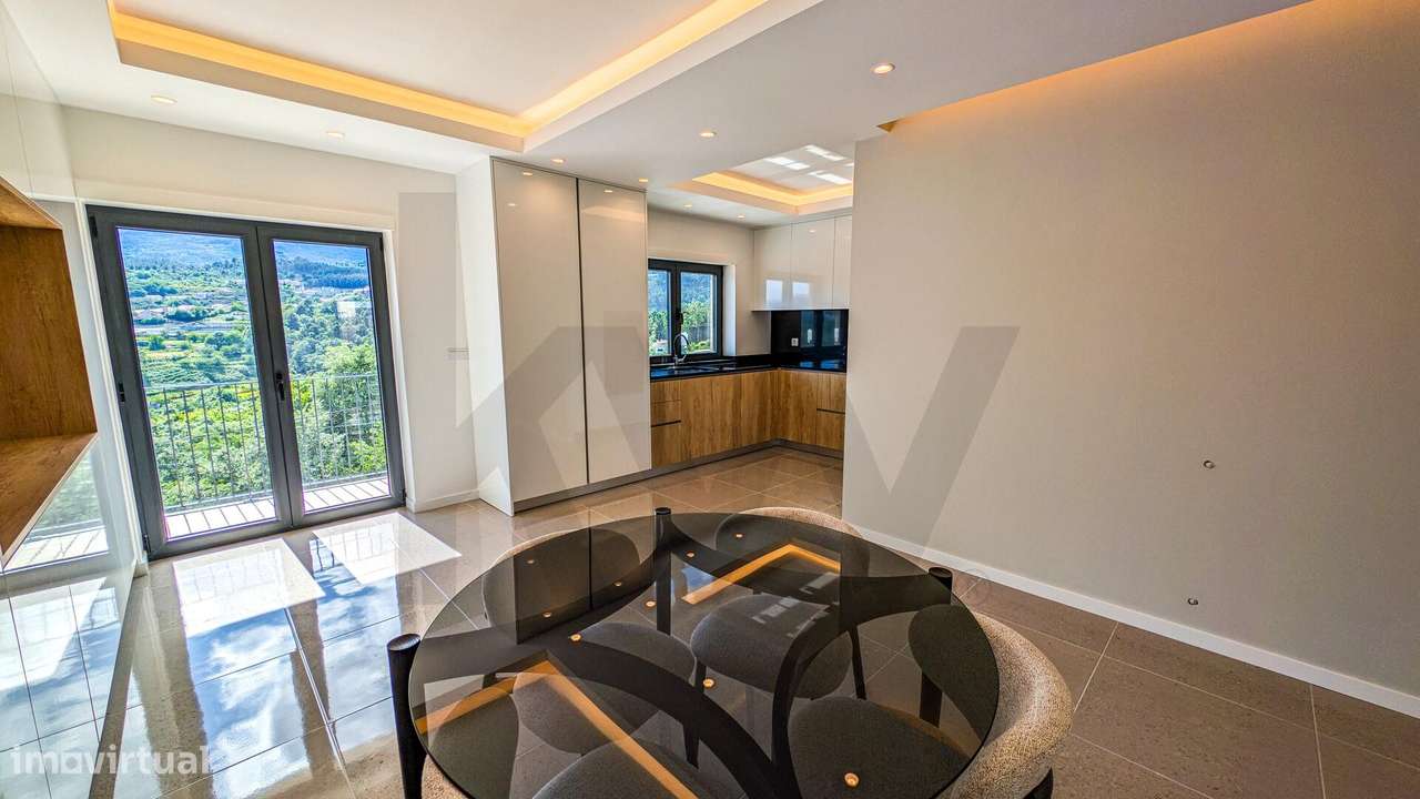 Moradia nova T4+2 Mobilada com Vista Montanha em Lordelo – Vila Real-14