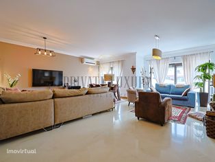 Apartamento T3 na Alameda da Guia com...