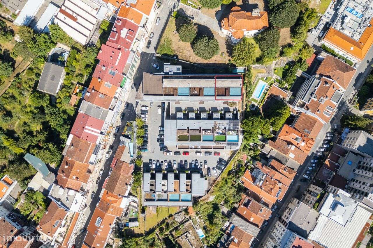 Penthouse Luxuosa com Piscina e Vistas 360º no Coração de Braga-5