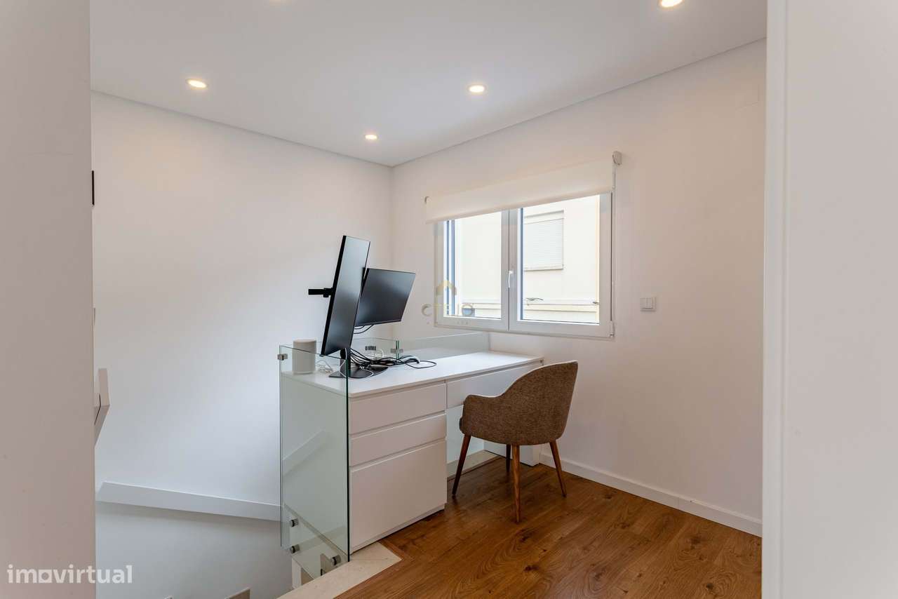 Moradia T2 Moderna com Pátio, Varanda e Chão Radiante – Bairro da Petr-23