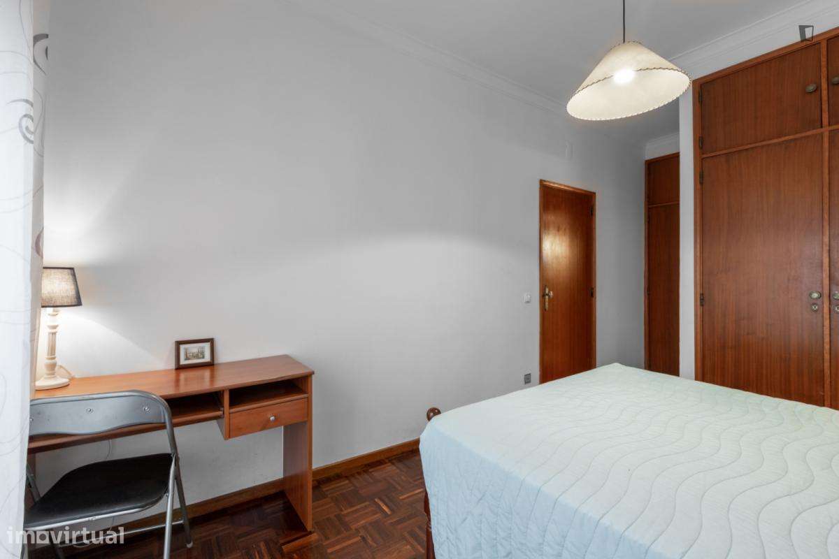 Quarto - localizado em Arregaça Coimbra - Grande imagem: 4/20