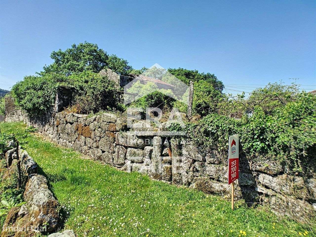 Moradia em pedra para restauro em Arnozela - Fafe - Grande imagem: 5/19