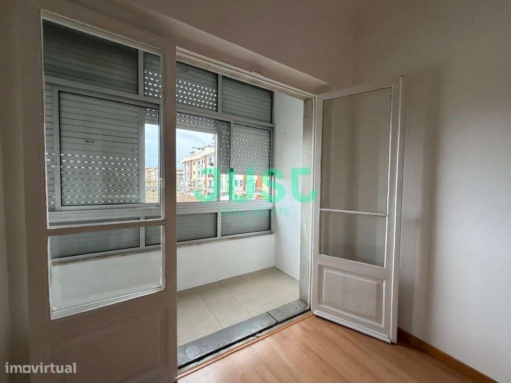 Apartamento t2+1 central em paio pires-11