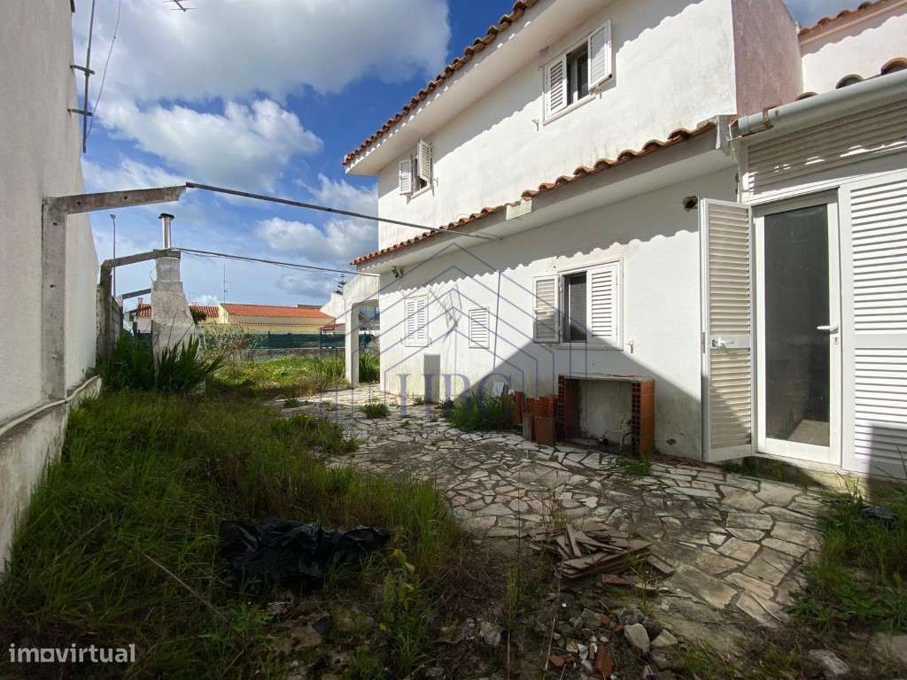 Moradia T3+1 com Grande Potencial na Lagoa de Albufeira - Sesimbra-51