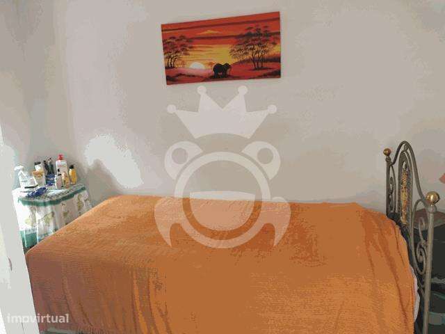 Moradia renovada com grande quintal - Perolivas-2