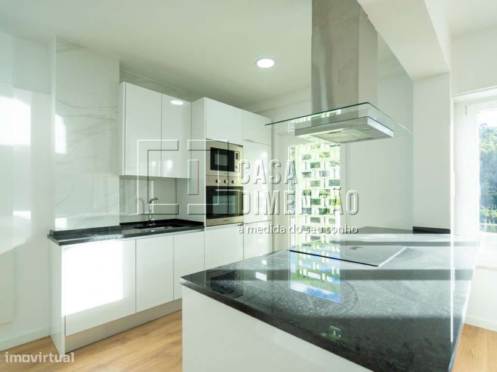 Apartamento de tipologia T3 com varanda, mobilado e equipado em Ben...-11