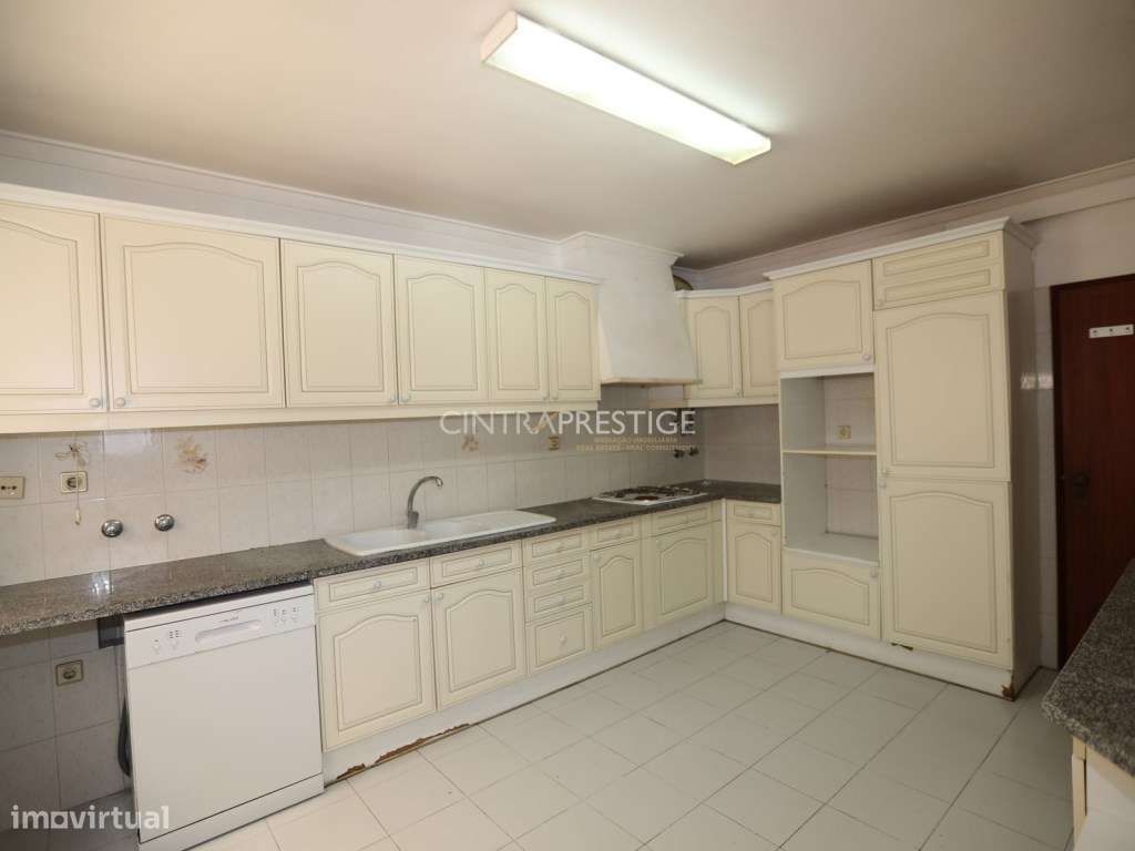 Lourel -Moradia T4 com sotão , garagem e churrasqueira - Conforto, ...-16