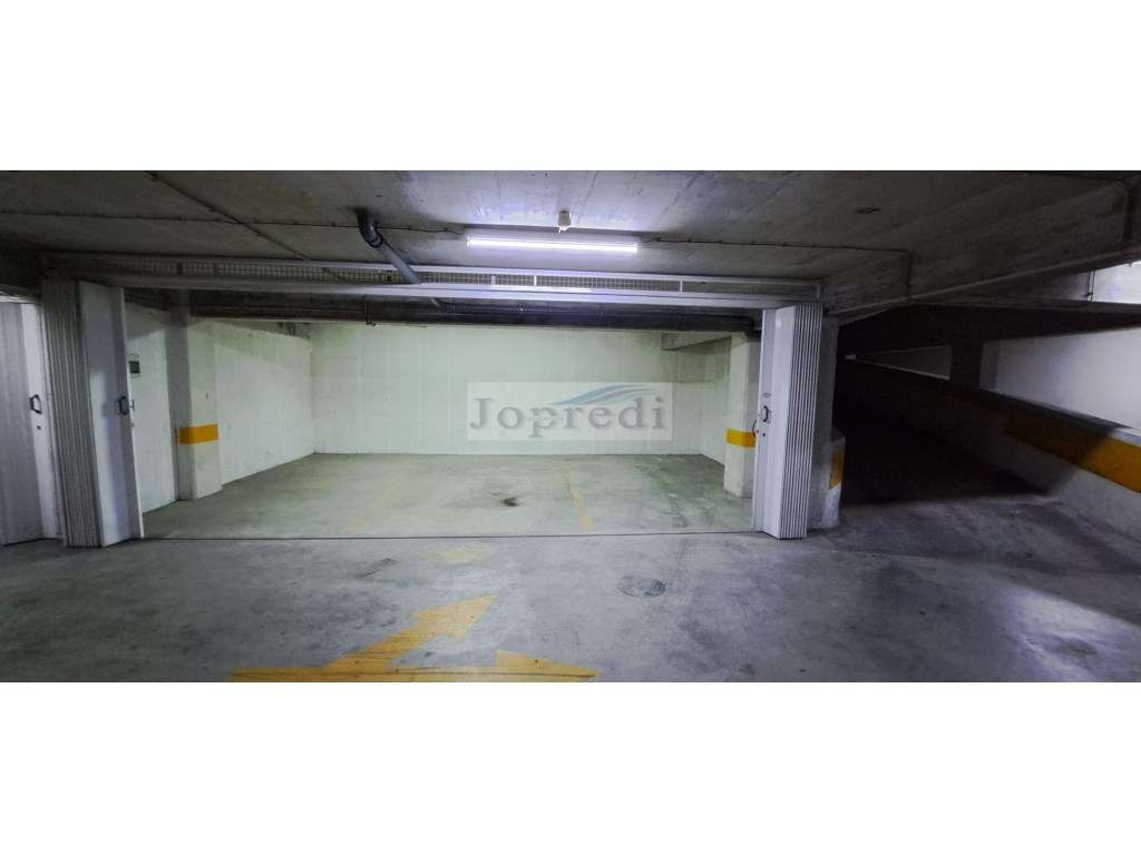 Garagem Box para 3 automóveis-0