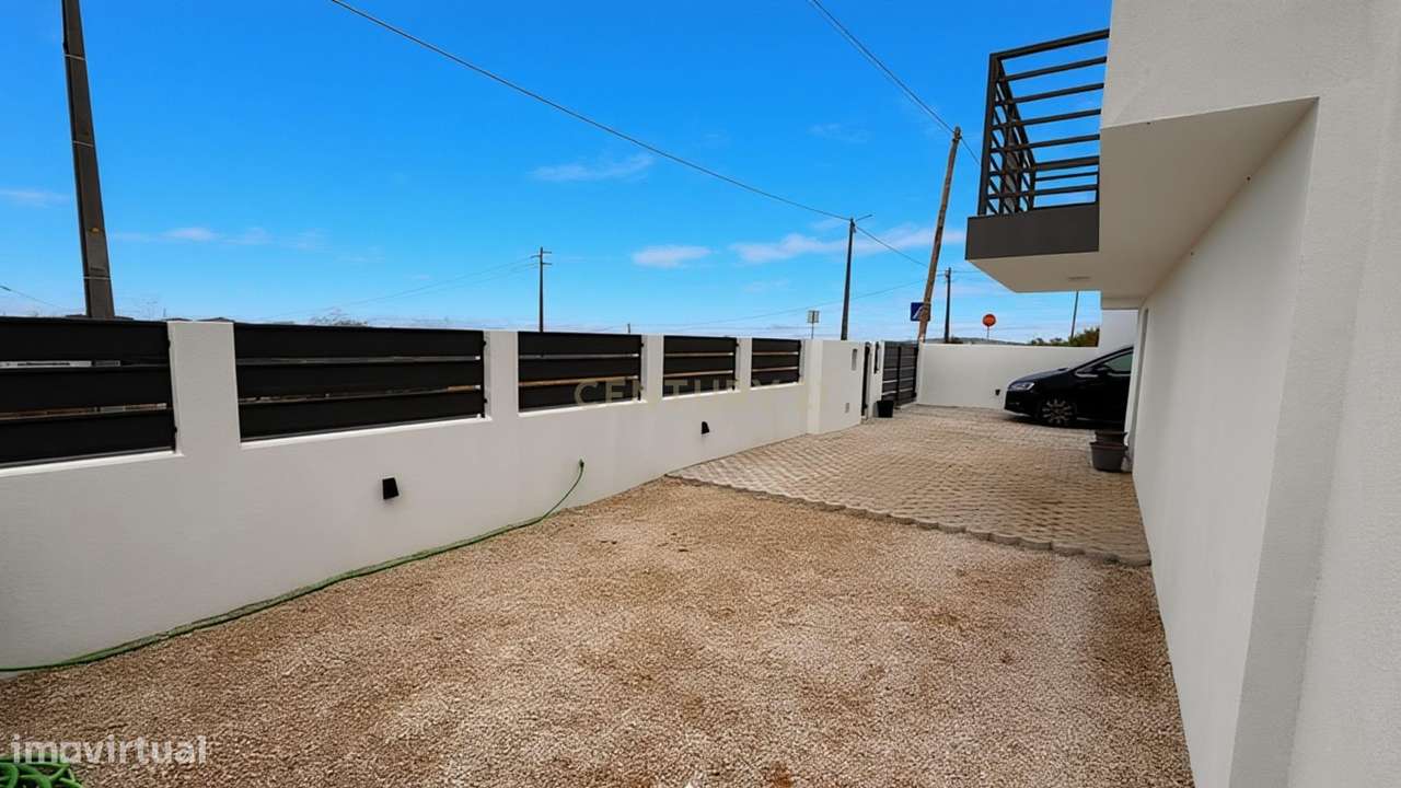 Moradia T3 + 1 com uma vista espetacular em Fonte Santa-37