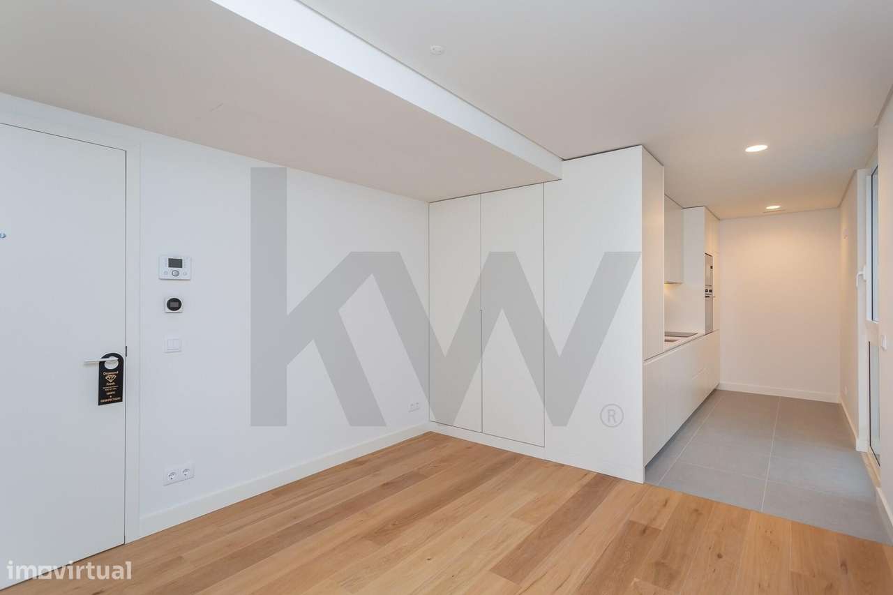 Apartamento T0 com lugar de estacionamento | Alcântara - Grande imagem: 3/25