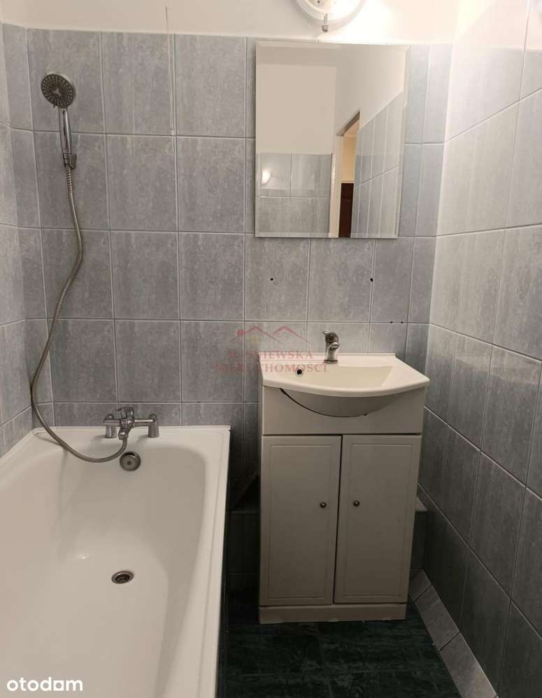 Na sprzedaż mieszkanie na parterze oraz garaż.-11