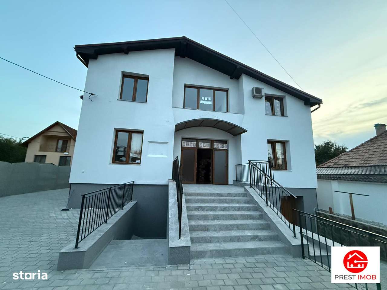 De inchiriat spatiu birouri, 10 birouri , 4 bai, garaj, 4 bai si teren - Imagine principală: 3/20