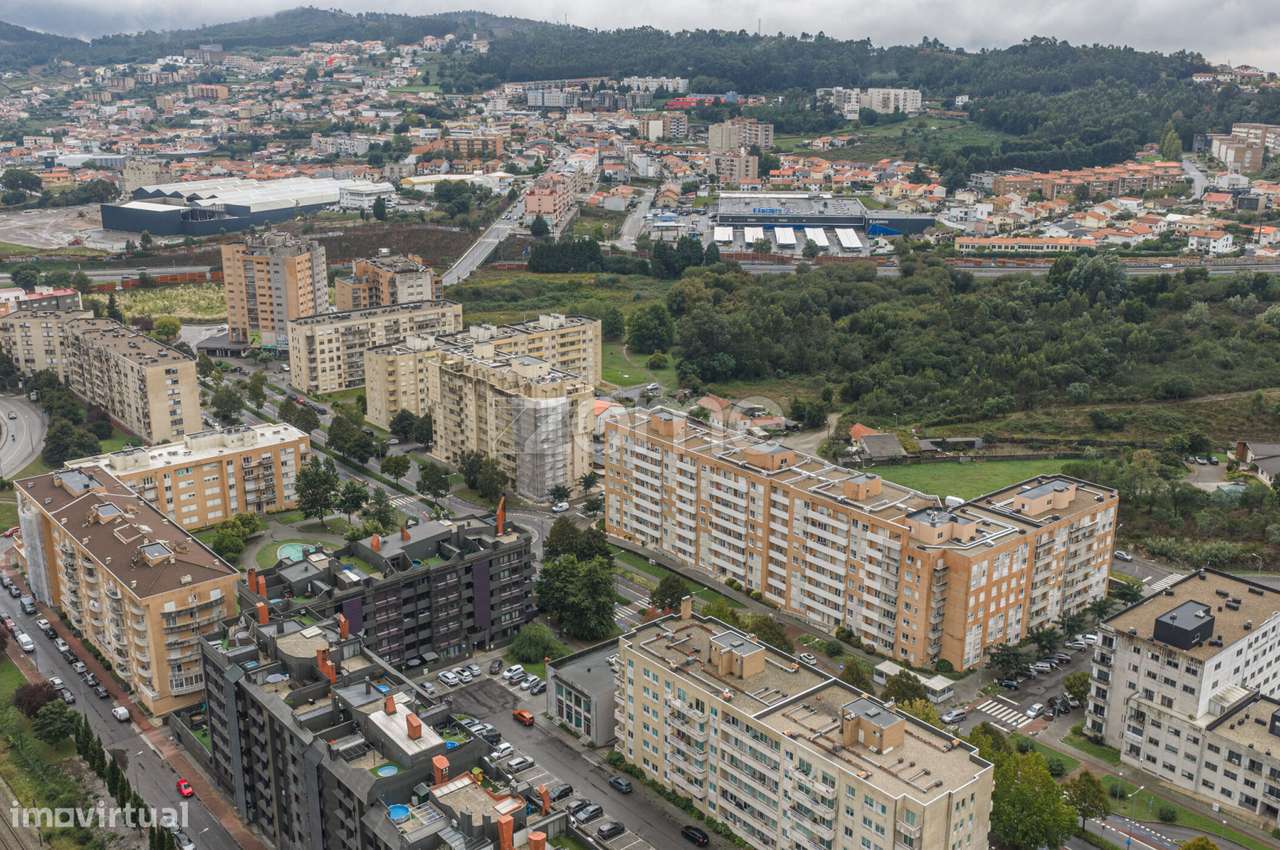 Apartamento T3 com varandas, em Valongo-30