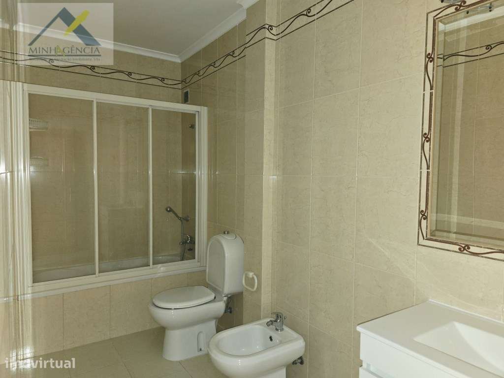 Apartamento T2 com arrecadação no Bairro Afonso Costa em Setúbal-19