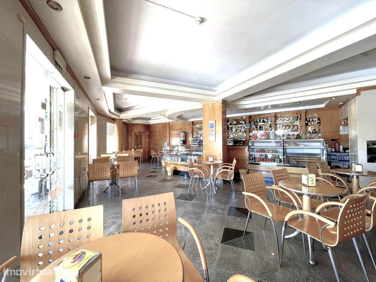 Loja com Café/Pastelaria em Funcionamento junto ao Pingo Doce — Quinta-8