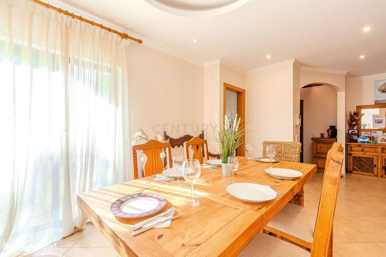 Apartamento T3 com três suítes, quintal com zona de lazer e BBQ, garag - Grande imagem: 4/47