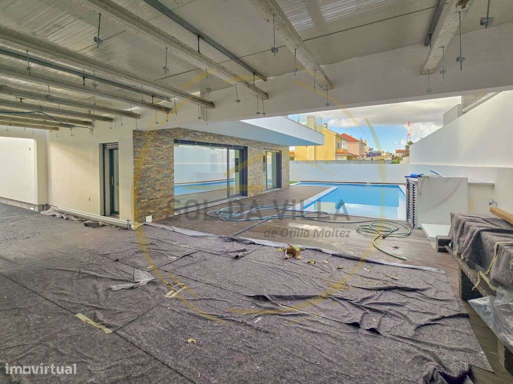 Moradia T4 Isolada com piscina - Valadares, Corroios - 750.000€-23