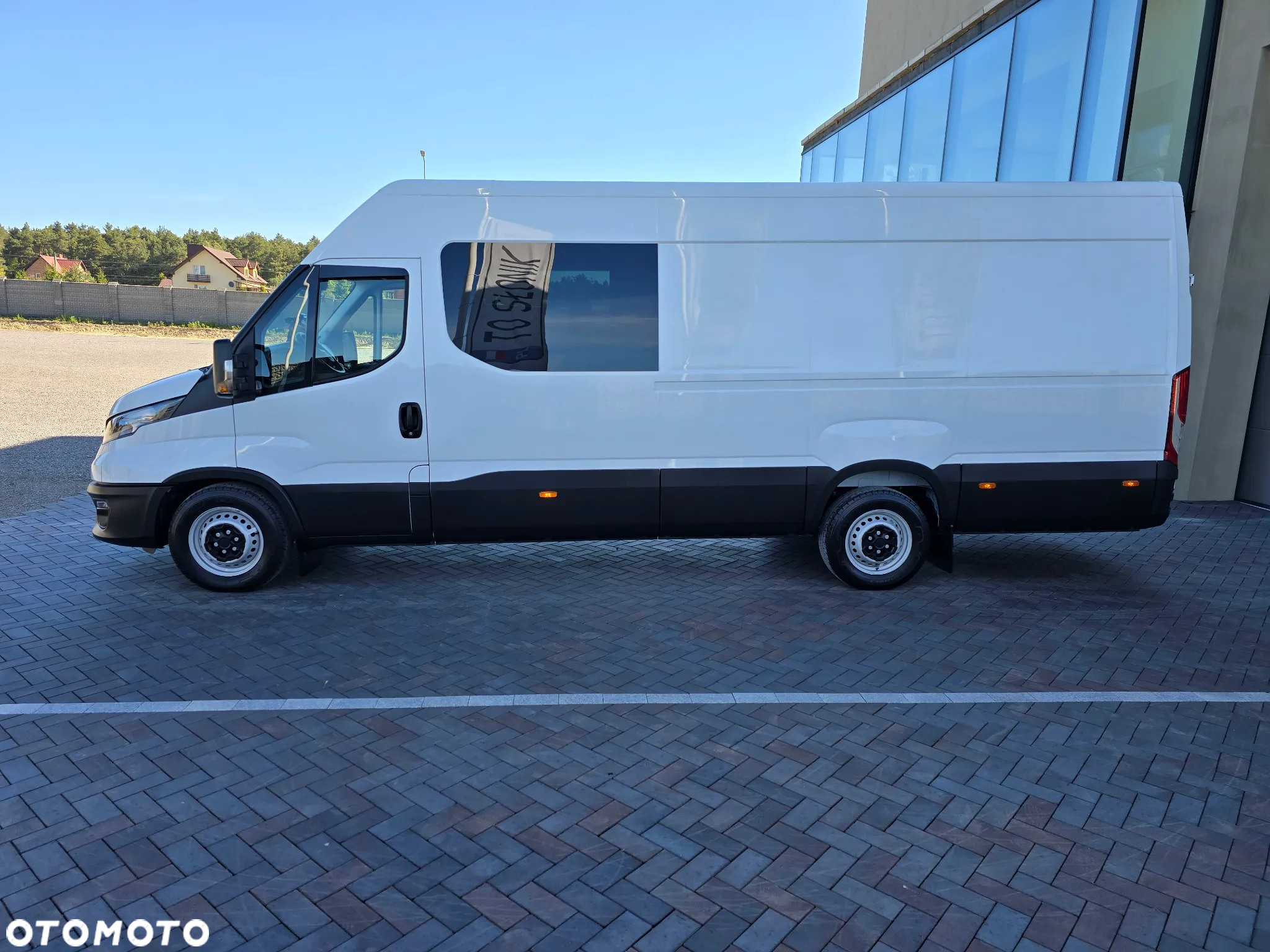 Iveco DAILY 35S18 7-OSOBOWY+Łado 891Kg 43 Tyś km SERWIS ASO IVECO SALON PL STAN JAK NOWY NOWY NOWY GWARANCJA  HAK 3500kg TEMPOMAT FOTEL PNEŁMATYCZNY - 12