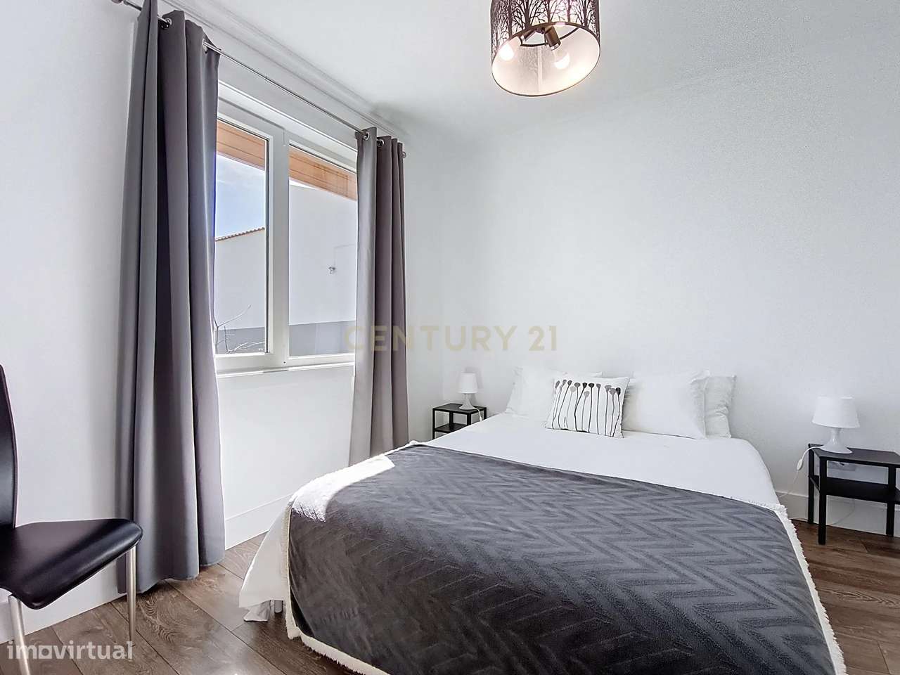 Moradia Moderna com Piscina + Apartamento Independente | Construção 20-18