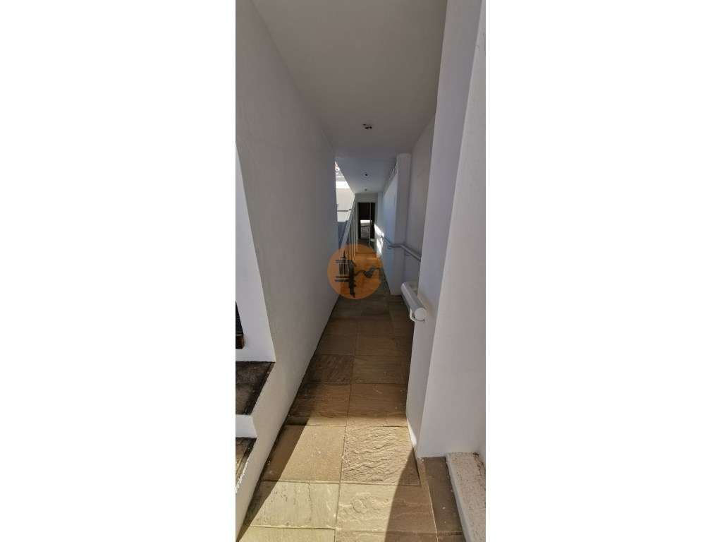 Moradia totalmente renovada numa zona calma onde predomina a habita...-19