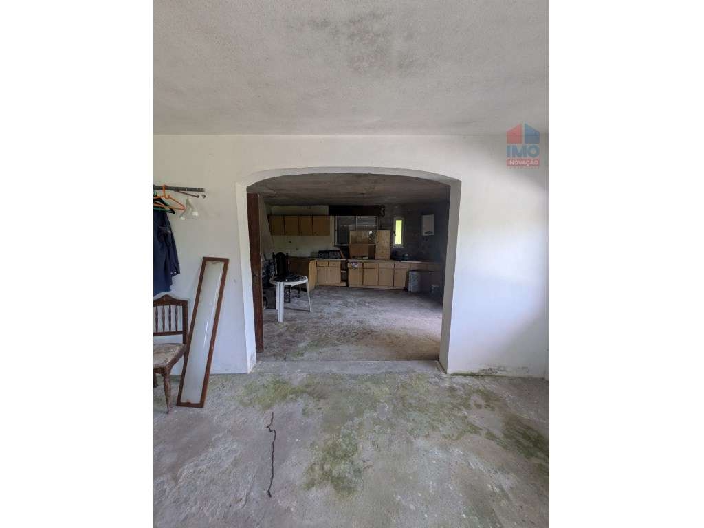 QUINTA COM MORADIA T3 PISCINA TERRENO E ANEXOS-43