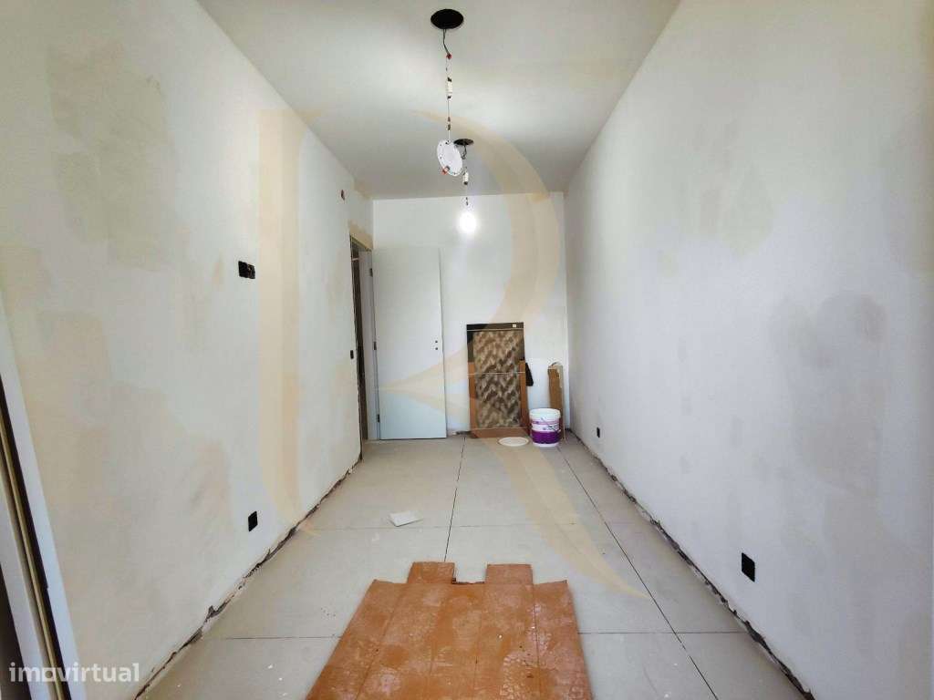 Apartamento T4 remodelado no Laranjeiro - Almada-20