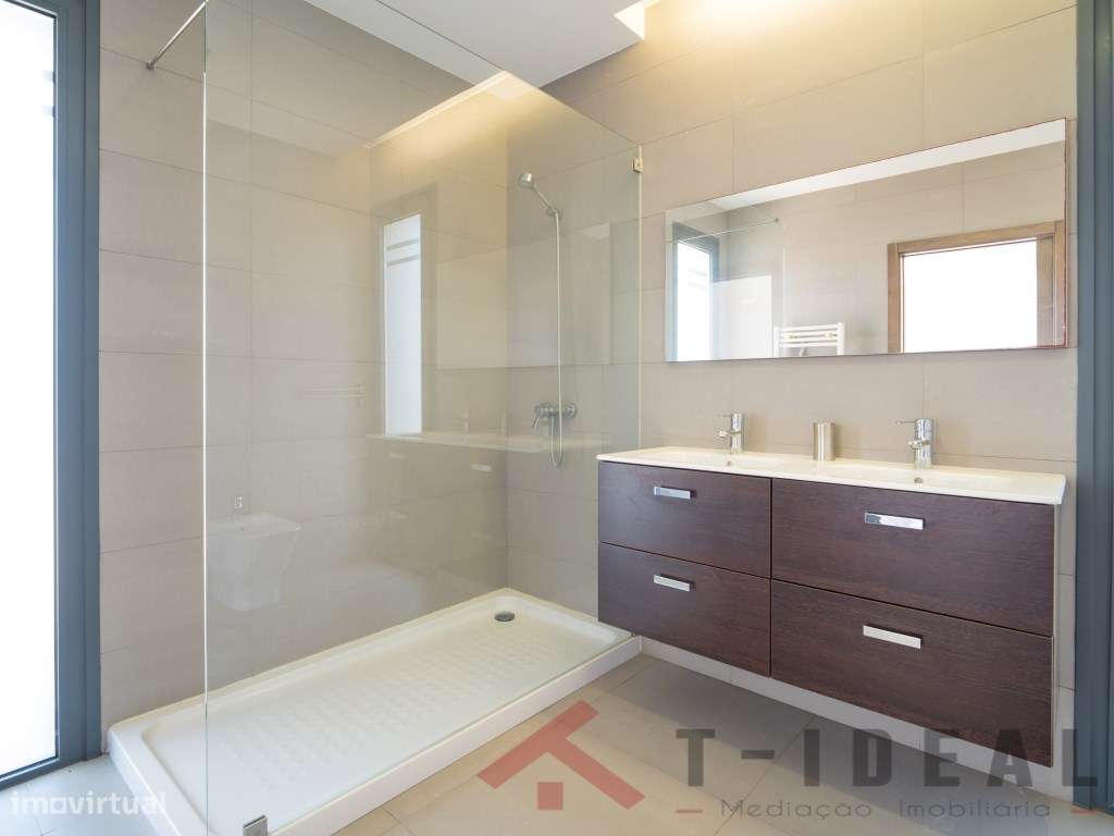 Moradia T4 Moderna Vista Mar-45