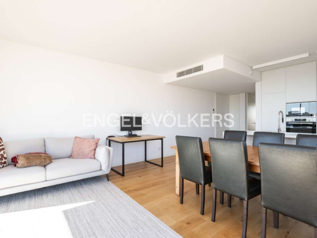 Elegante T1 com Terraço e Janelas Panorâmicas em Benfica - Grande imagem: 5/32