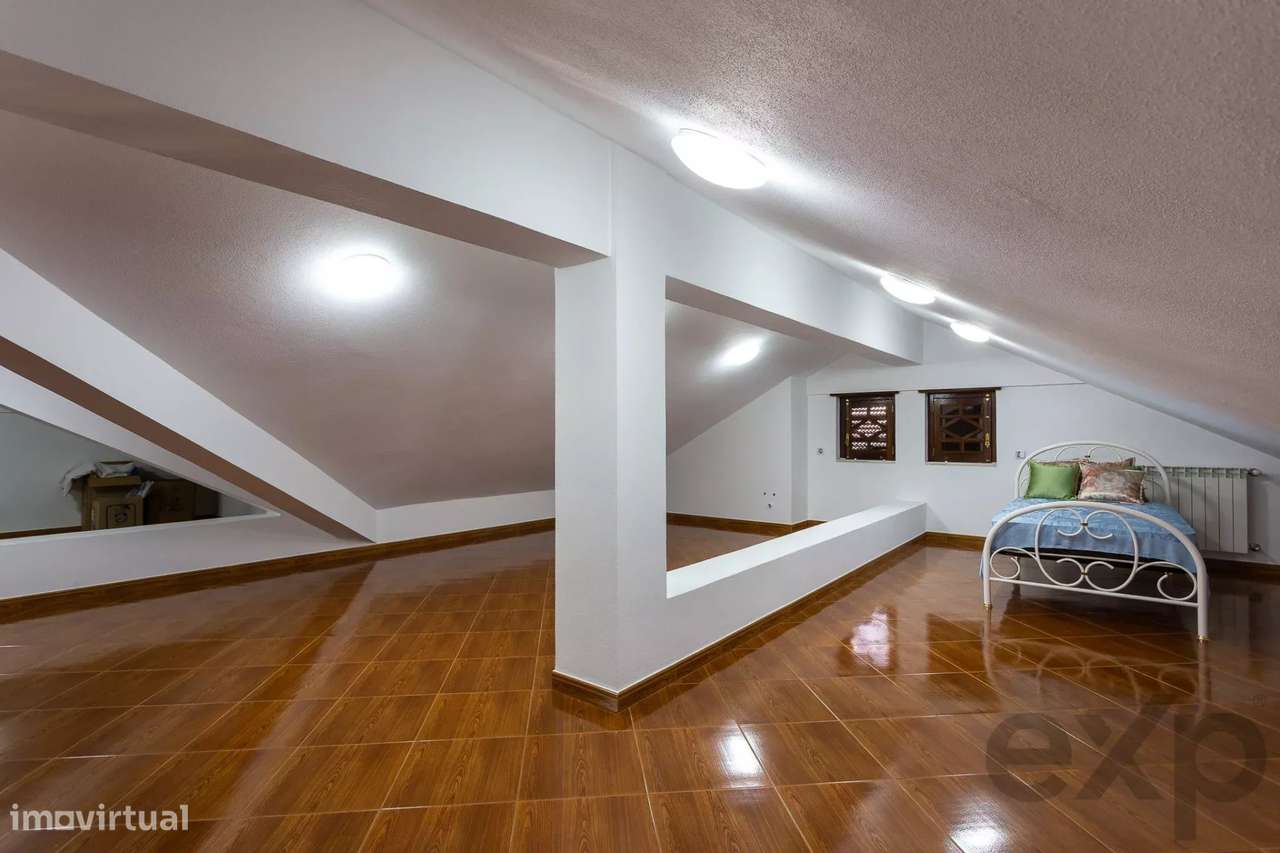 Moradia de Prestígio com Piscina-45