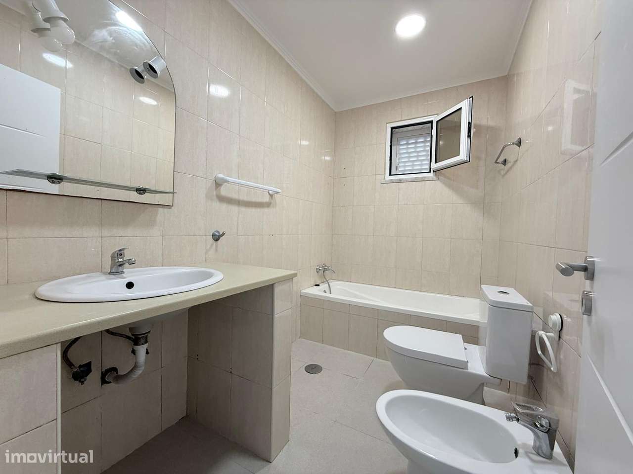 Moradia T3 em lote de 420m2 em Fernão Ferro-37