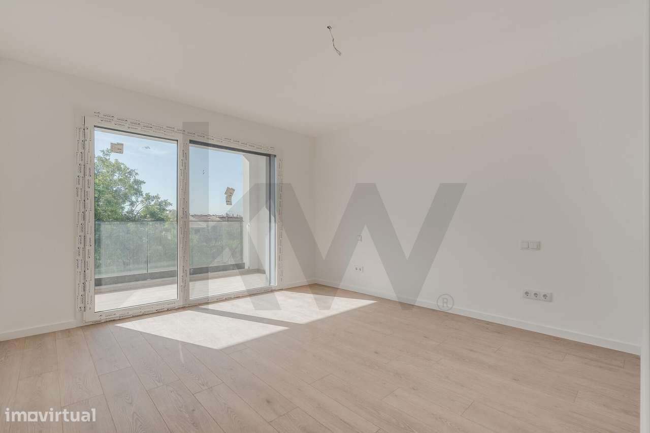 Moradia T4 (+1) em Condomínio Fechado em Cascais com jardim e piscina-28