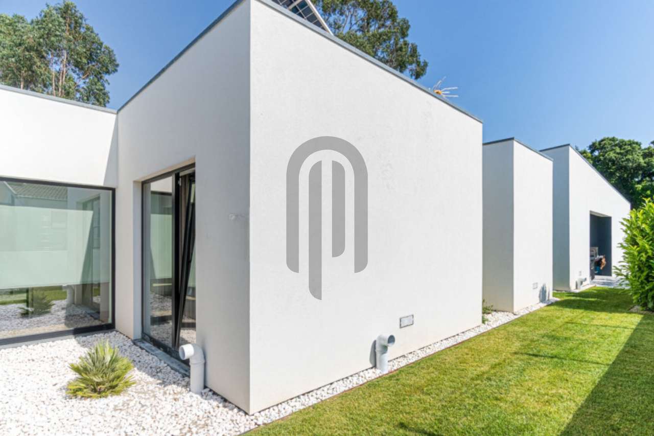 Moradia Térrea T4 independente na Maia-30