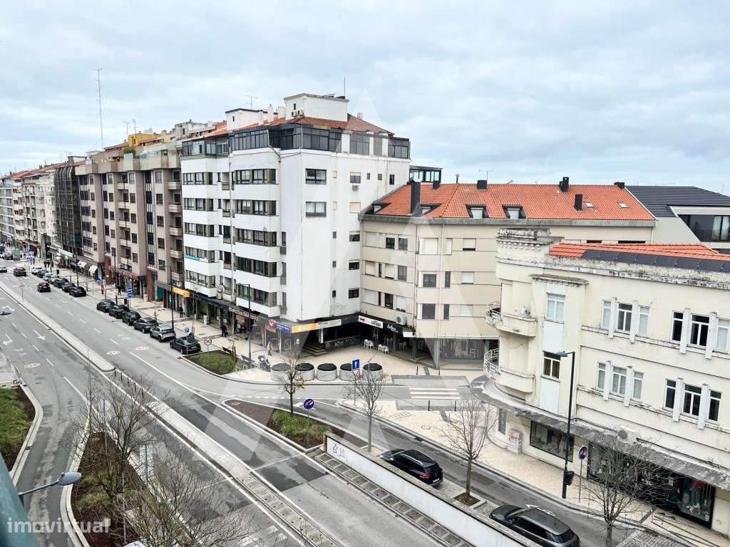 Apartamento T2 situado na Avenida Dr. Lourenço Peixinho em Aveiro. - Grande imagem: 3/22