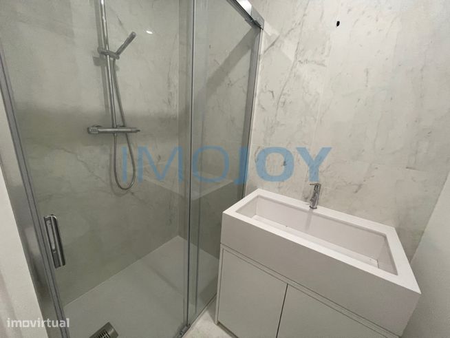 Apartamento T2 DUPLEX na Lapa, Recuperado, com Zona exterior-29