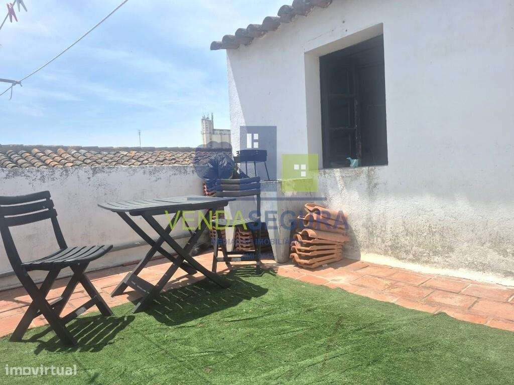 Apartamento T2 com terraço | Porta Nova | MOURA-12