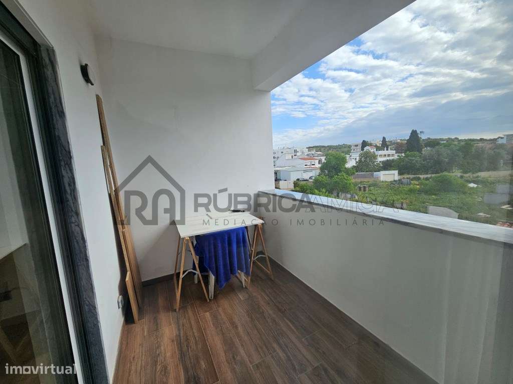 T3 renovado na zona de Betunes em Loulé-21