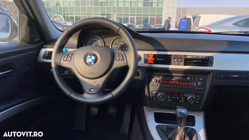 BMW Seria 3 330d xDrive - 14