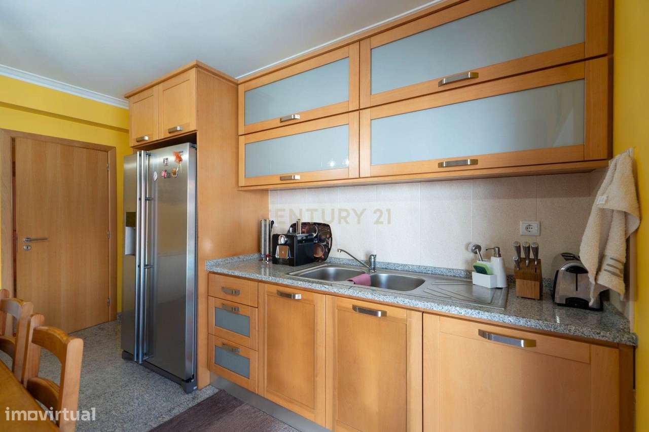 Moradia T3 - C/ espaço exterior e piscina-29