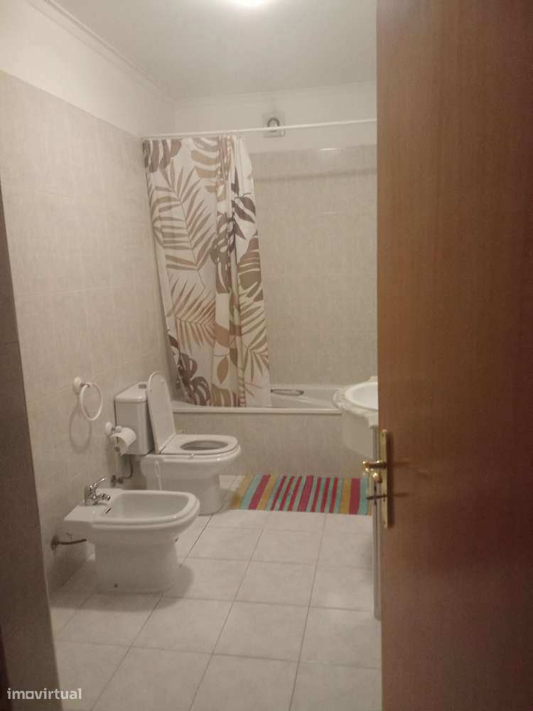 T1 com varanda, garagem e localização central - Grande imagem: 2/6