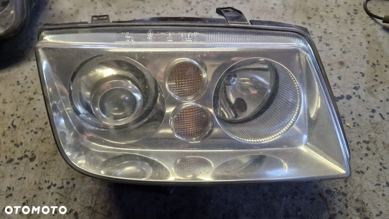 VOLKSWAGEN BORA LAMPA XENON PRZÓD PRAWA - 1